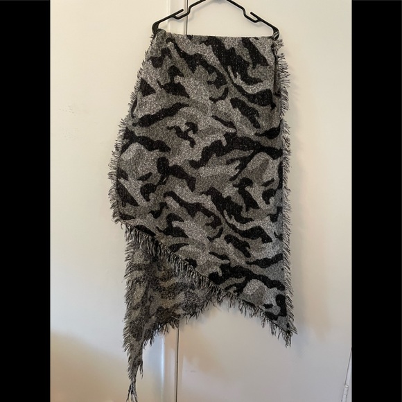 Camo Blanket Scarf - Picture 1 of 2